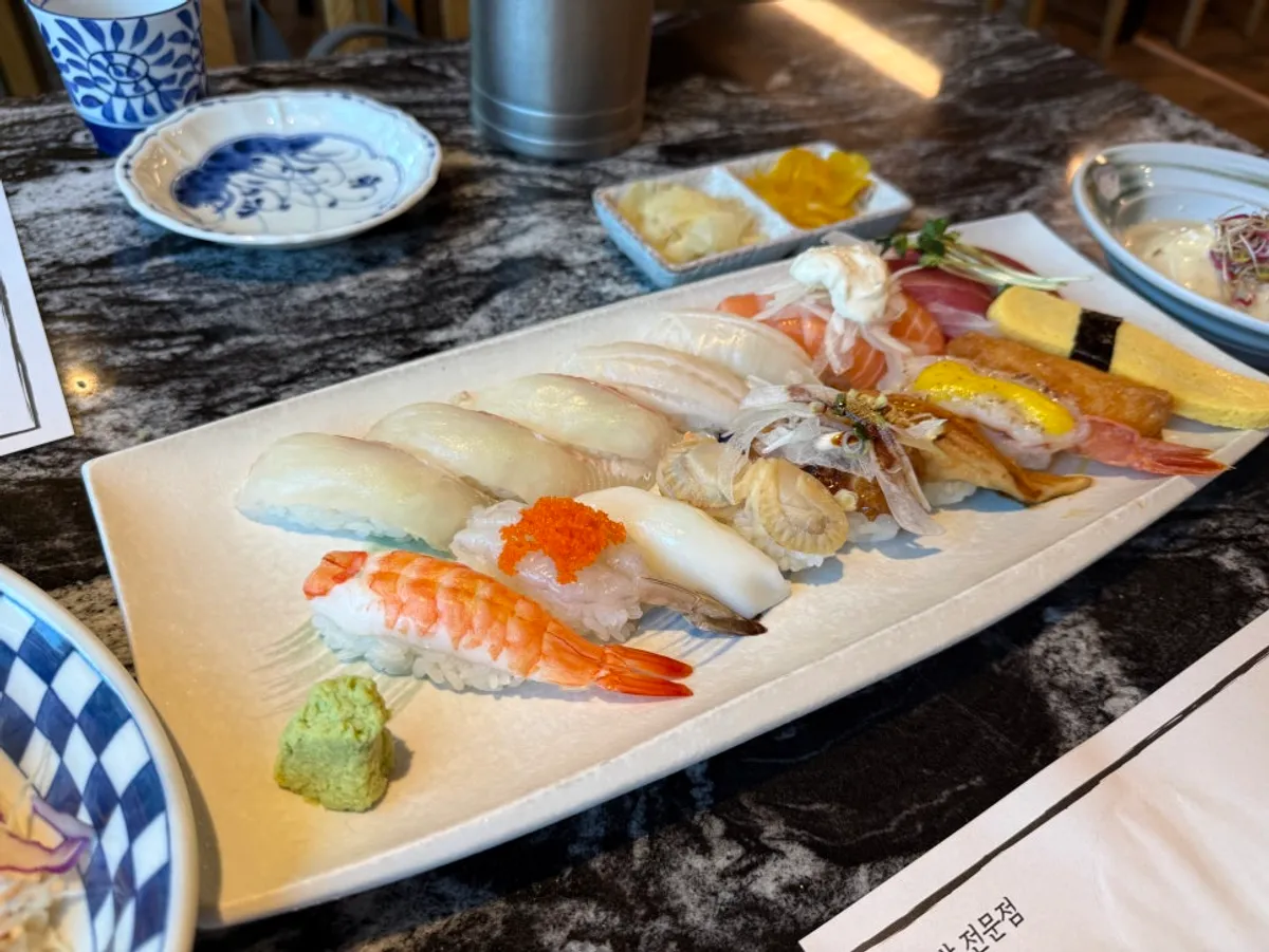 Set 4 with 18 pieces of sushi