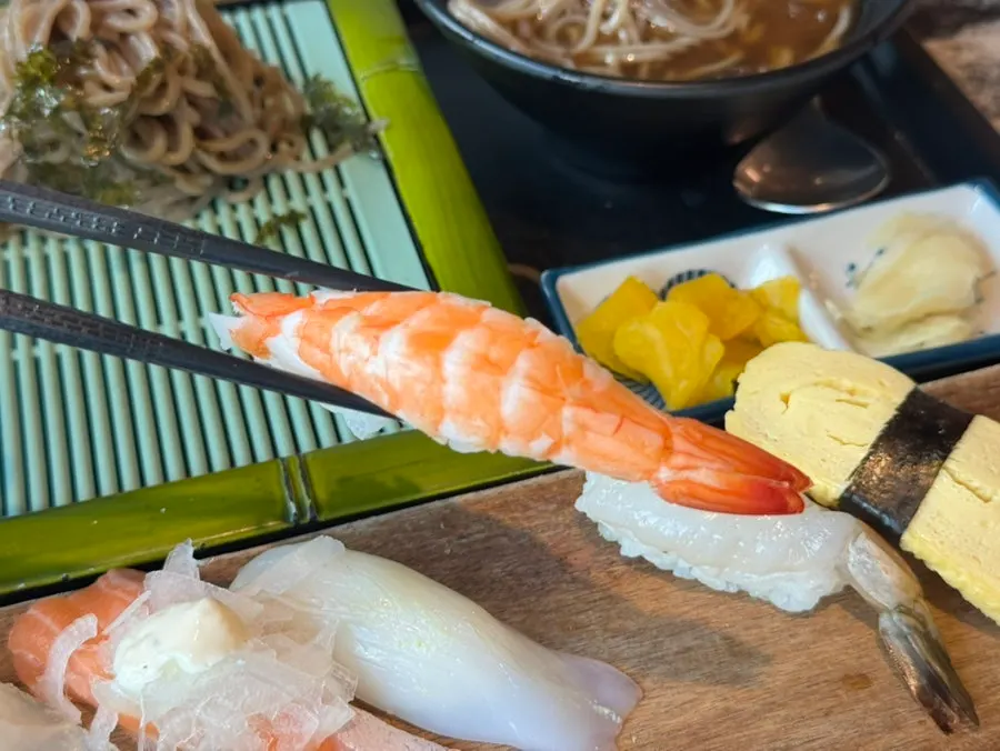 Sushi including spear squid and shrimp