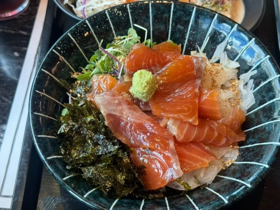 Salmon soy-marinated rice bowl with a springy texture
