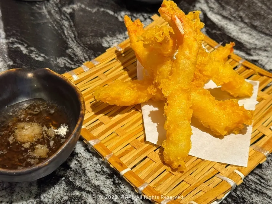 참치 밀치 연어회 구성
