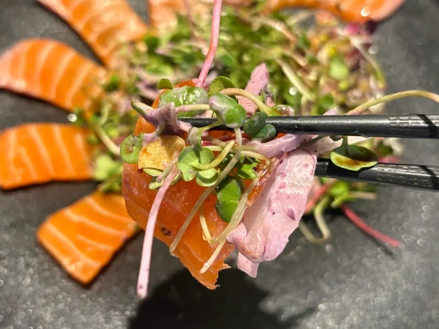 Refillable complimentary salad