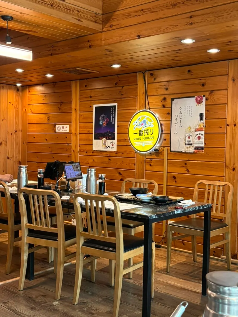 Spacious table layout inside the restaurant