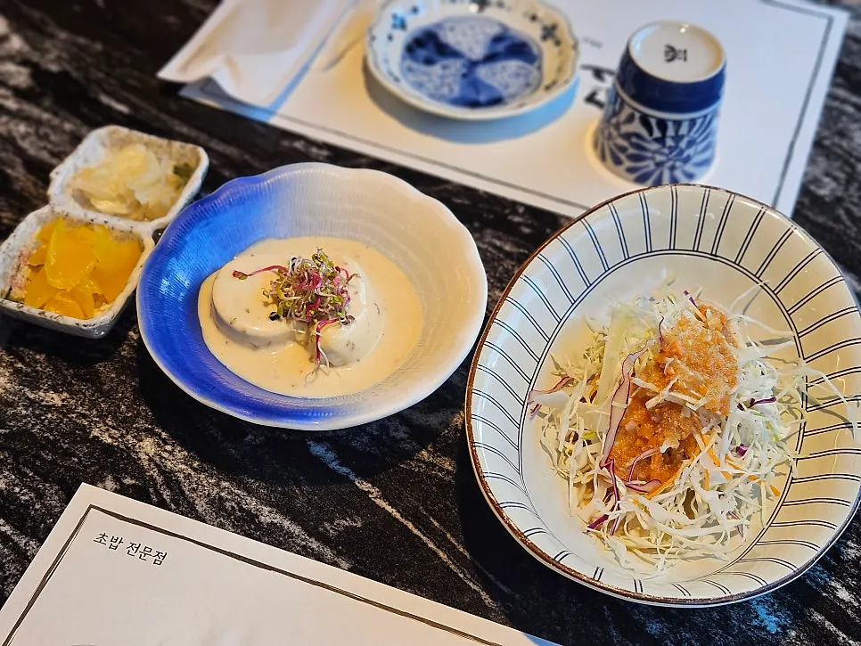 Set with 16 pieces of sushi, chashu, and ramen