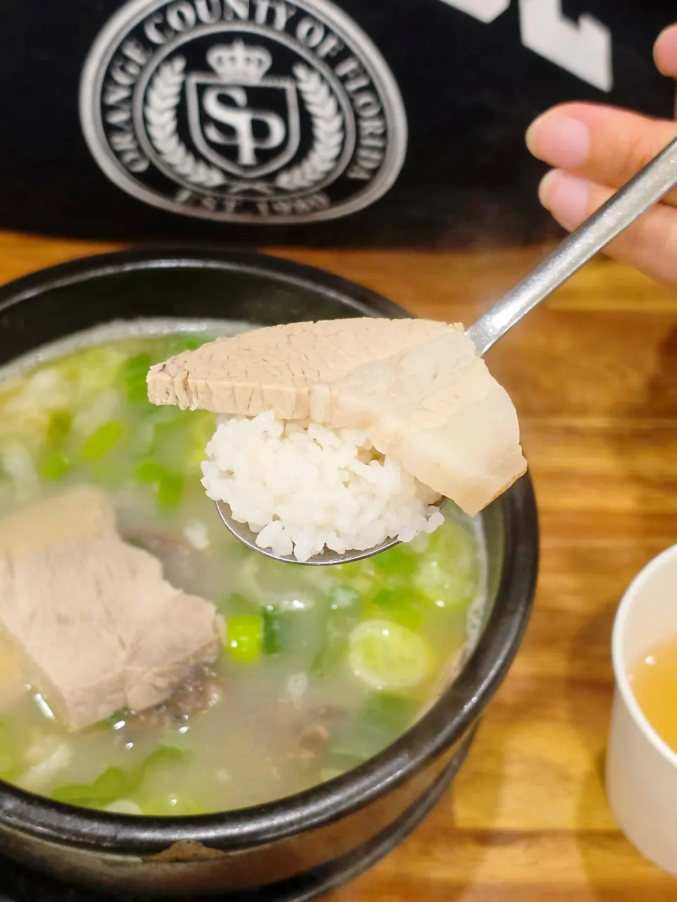 만두 단면을 확인한 모습