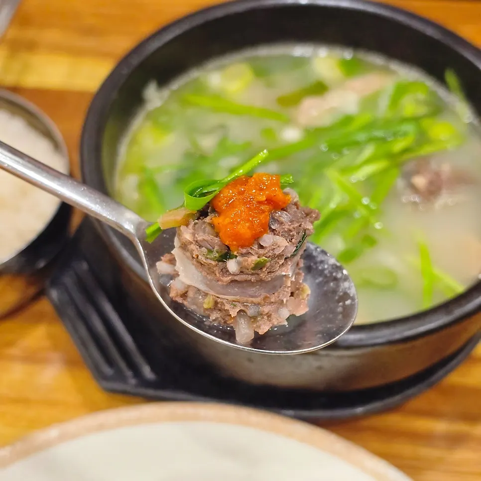 식사를 마친 테이블 모습