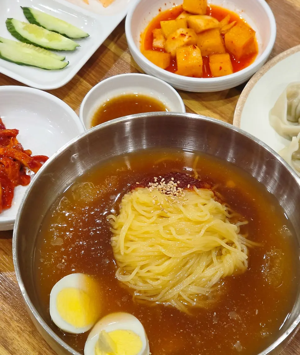부산역 근처 영동밀면&돼지국밥 매장 전경
