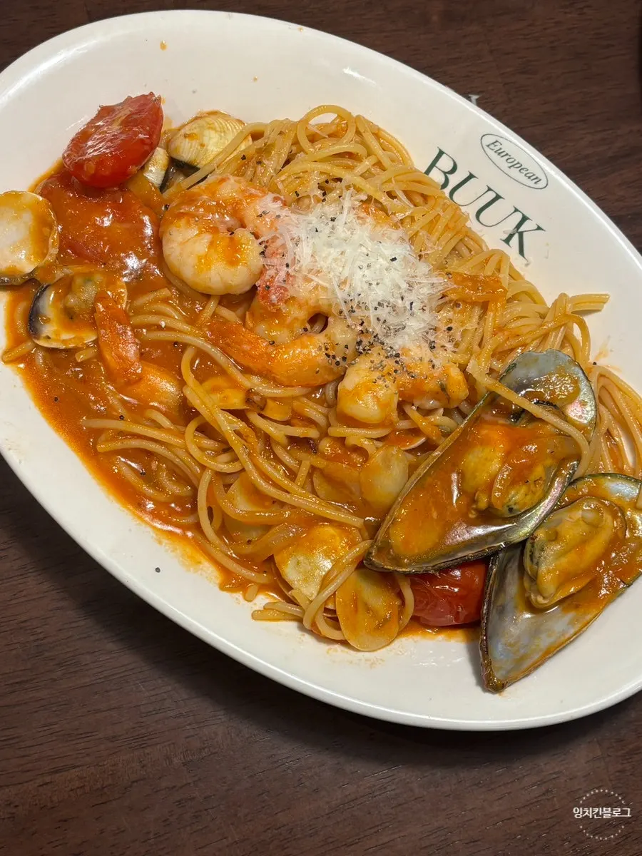 해산물 토마토 파스타 한 접시