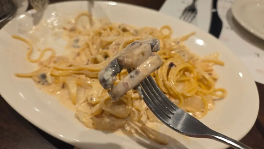 부엌간 까르보나라 접시