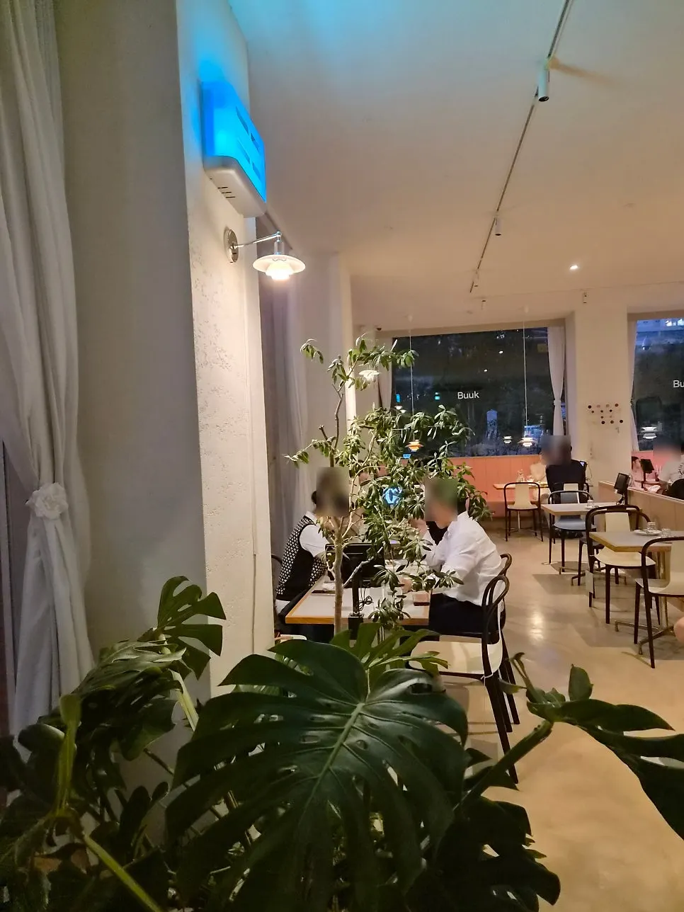 깔끔하고 아늑한 부엌간 수완점 내부