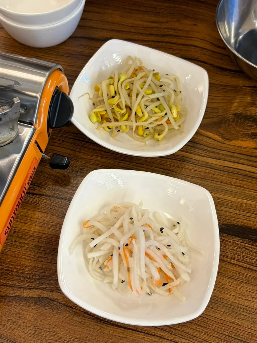 Bean sprouts, radish salad, and seaweed stem side dishes