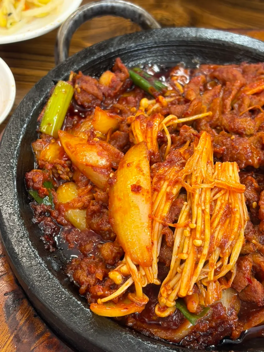 Well-seasoned aged fire-grilled pork