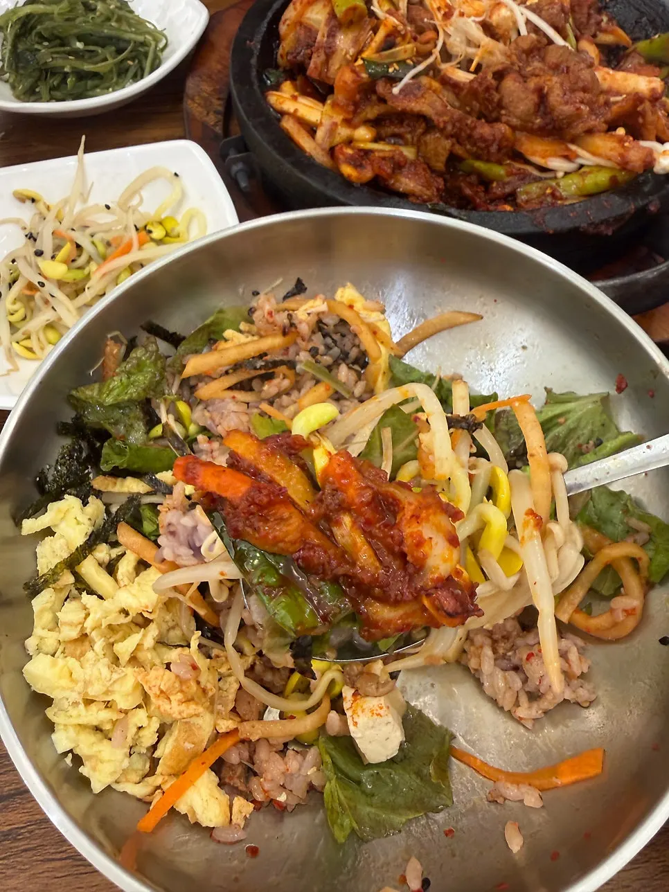 오제볶음 양념 넣어 비빈 부자비빔밥