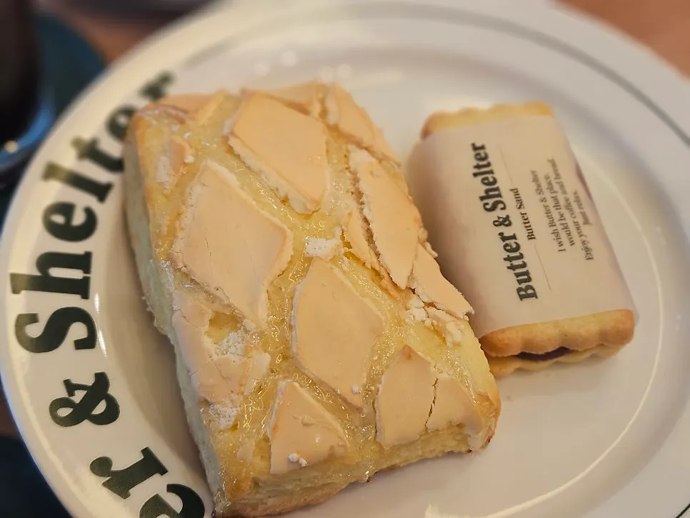 A single classic butter sand