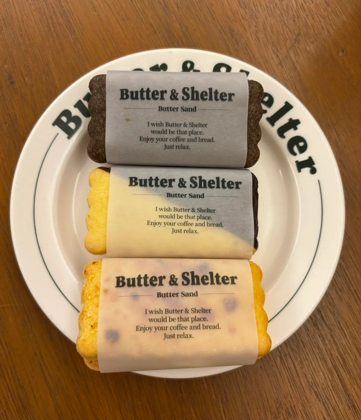 Plate with three flavors of sand cookies