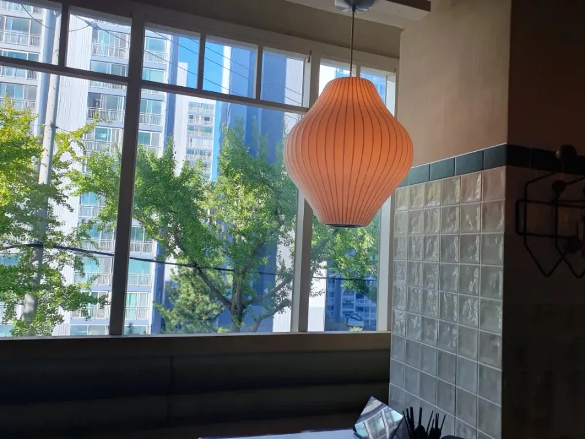 Indoor seating of the roughly 165㎡ (50-pyeong) Chinese restaurant