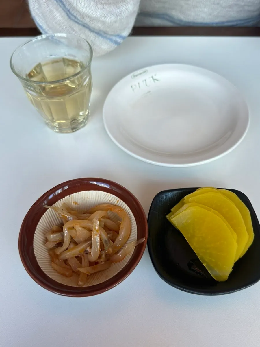 단무지와 짜사이, 자스민 차 기본 찬