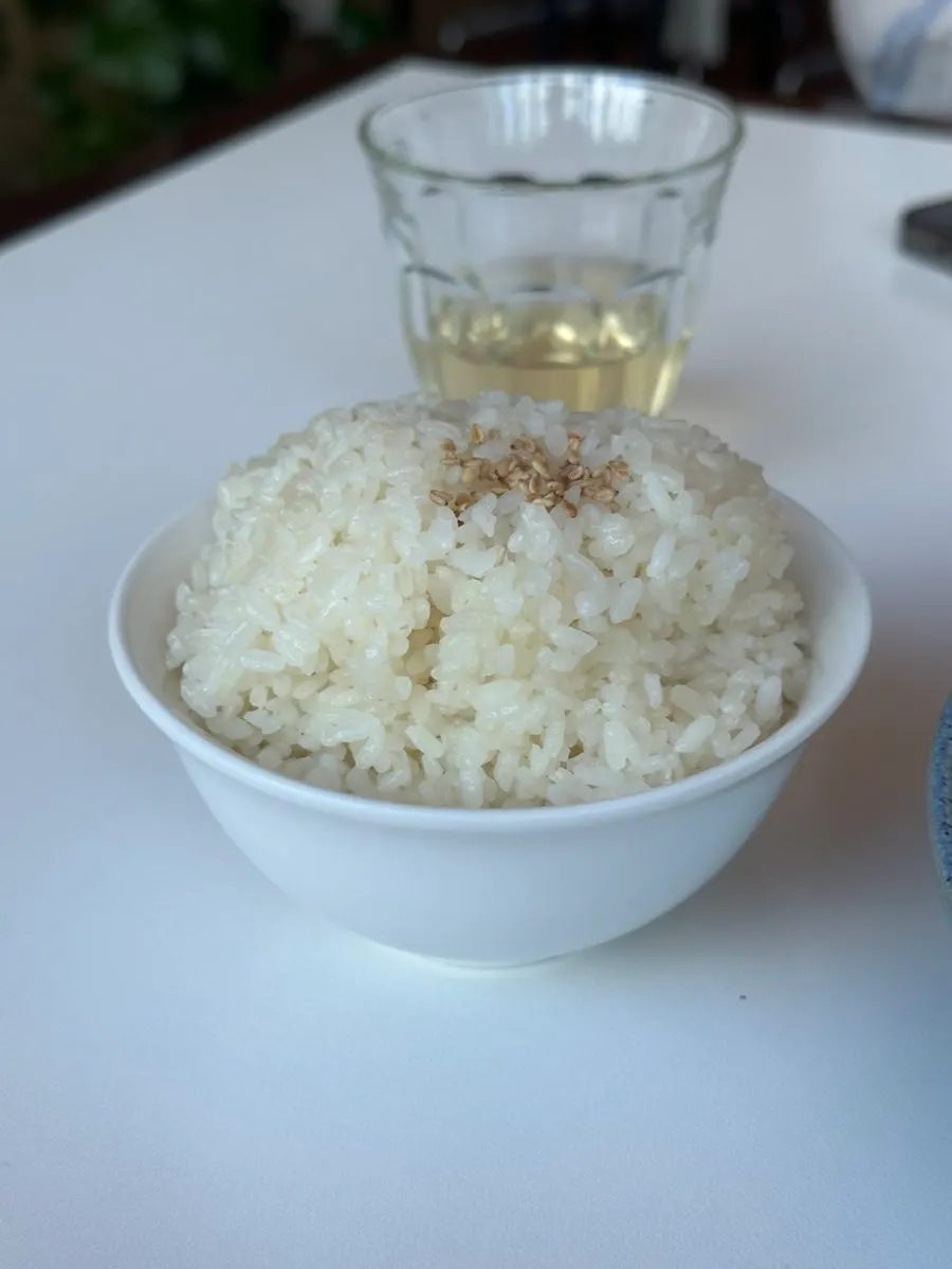 손대지 못한 공기밥