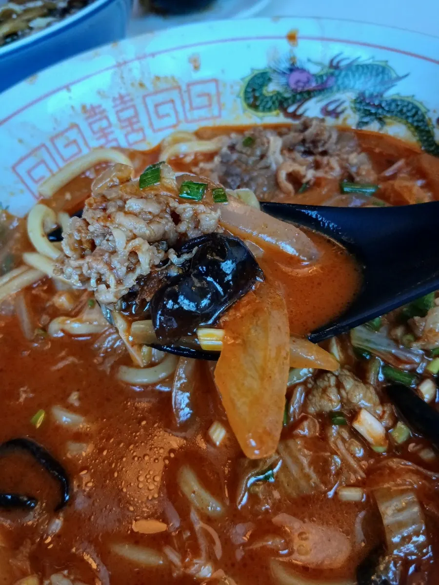 육수가 배어든 짬뽕 면발