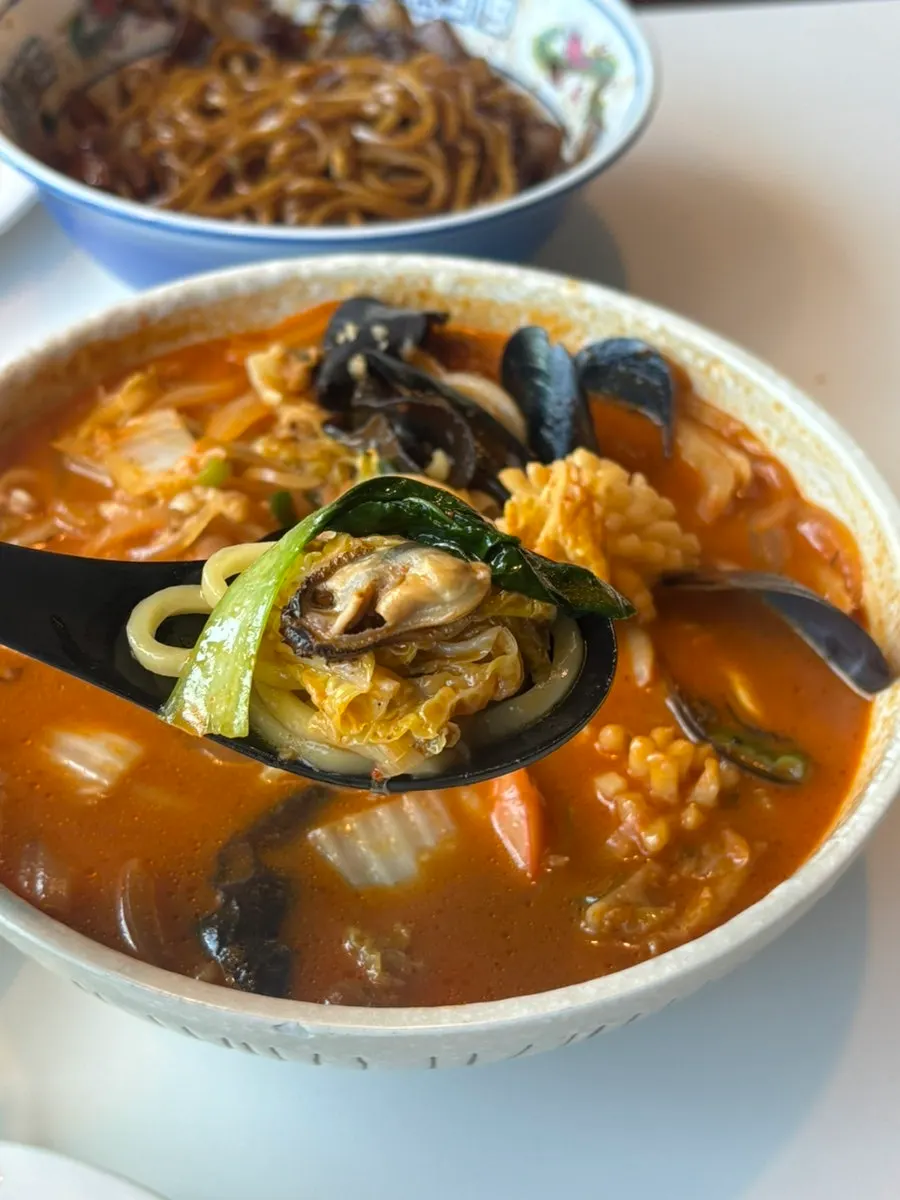 칼칼한 해물짬뽕 국물 한 그릇