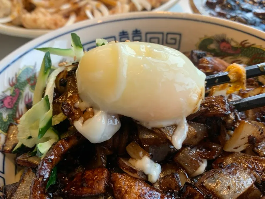 Poached-egg ganjajang topped with meat, cucumber, and egg