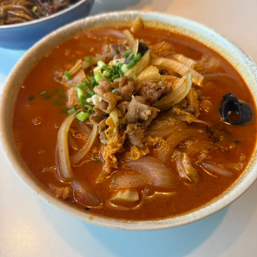 A bowl of beef brisket jjamppong