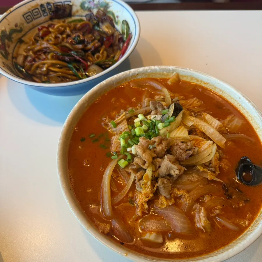 Jjamppong broth full of beef and vegetables