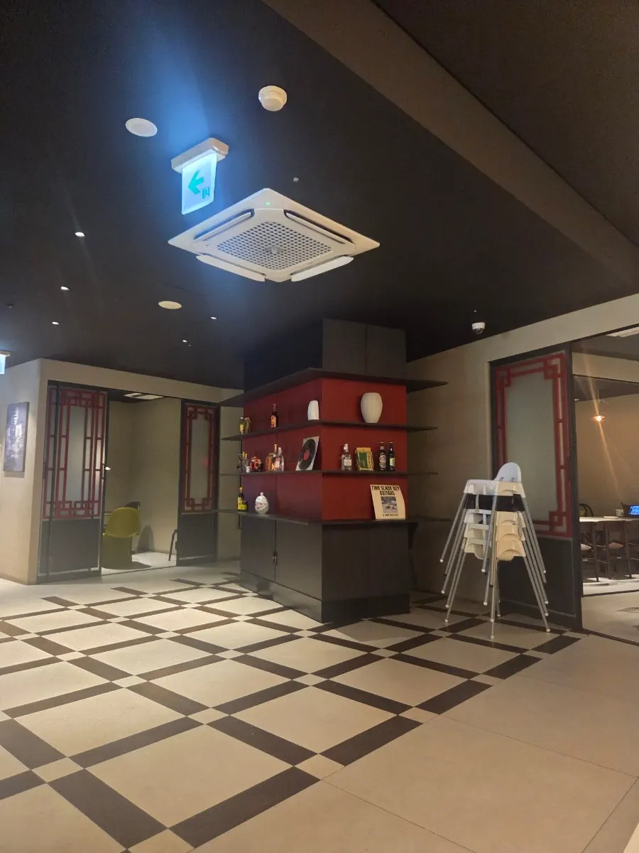 Clean, well-organized interior of Bueokgan Chinese Marine City Branch