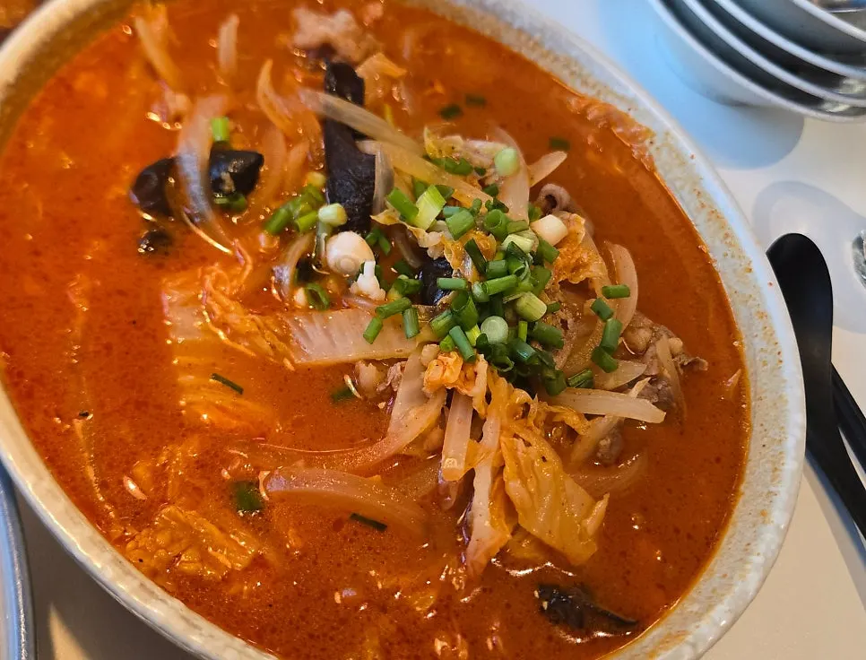 Beef jjamppong topped with beef brisket