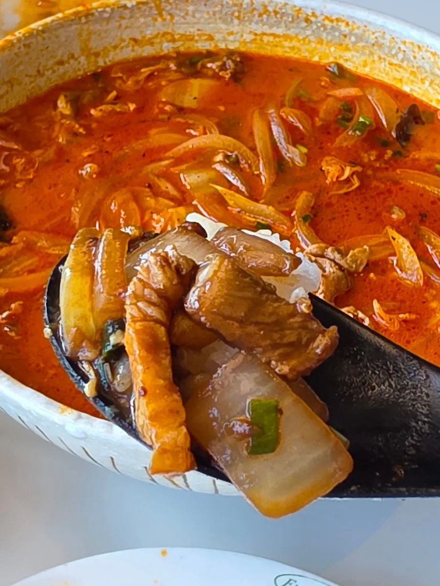 우삼겹 고기가 많이 들어간 짬뽕