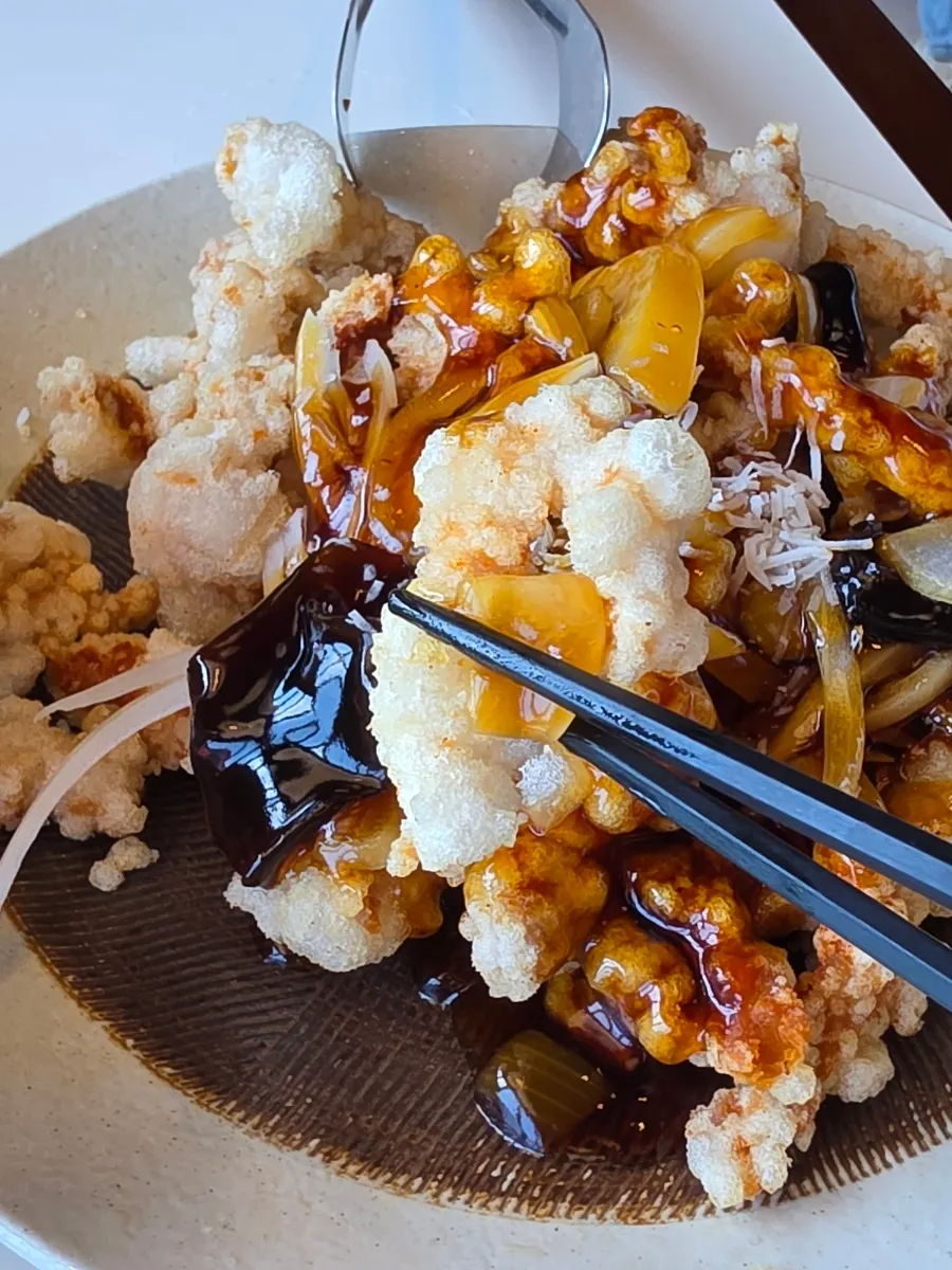 창가석 테이블과 마린시티 바다 풍경