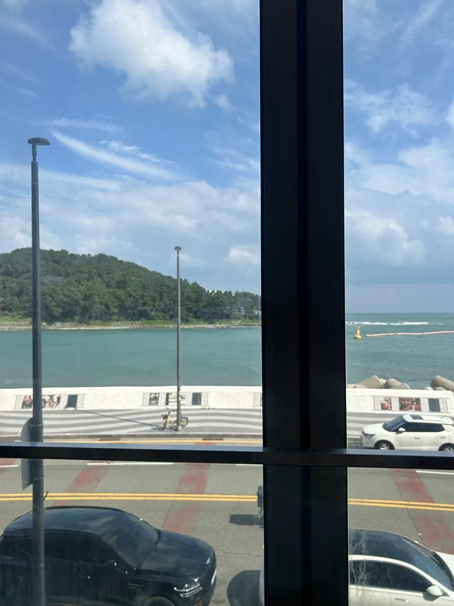 Window ocean-view seating at Bueokgan Chinese Marine City Branch