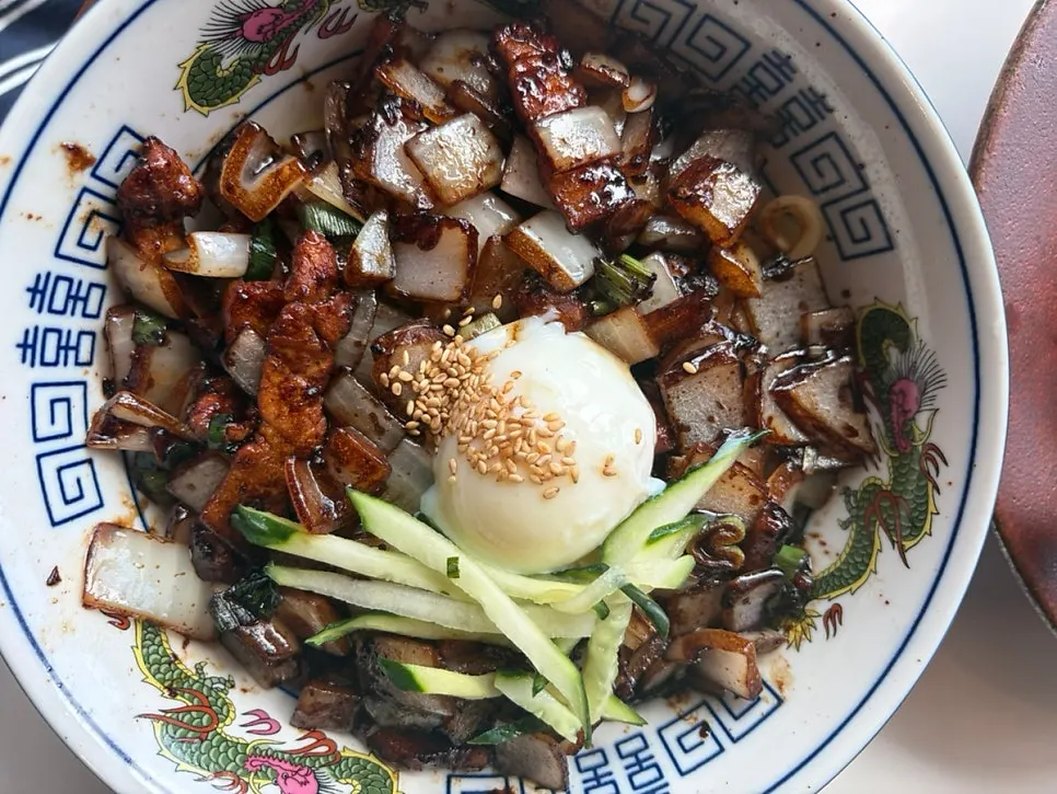 A bowl of oyeopgyeol ganjajang topped with a poached egg