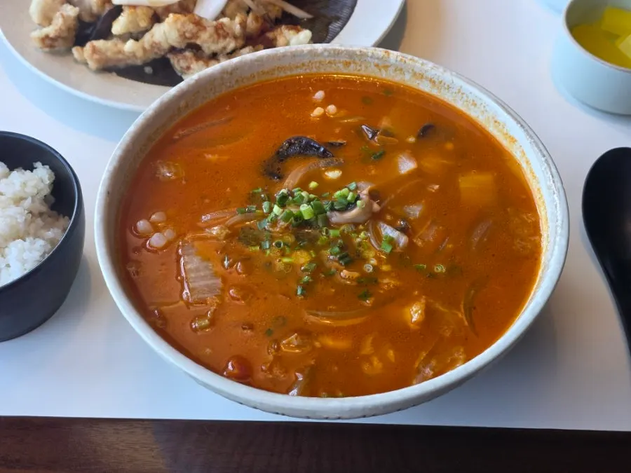 고수가 올라간 마라고수짬뽕밥