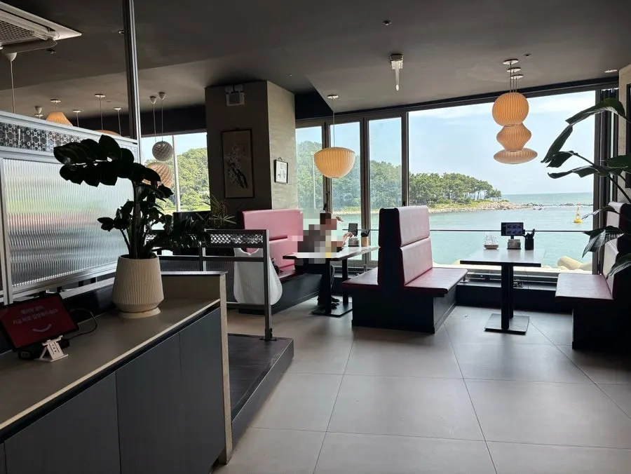 Ocean view from the restaurant with Dongbaekseom in sight