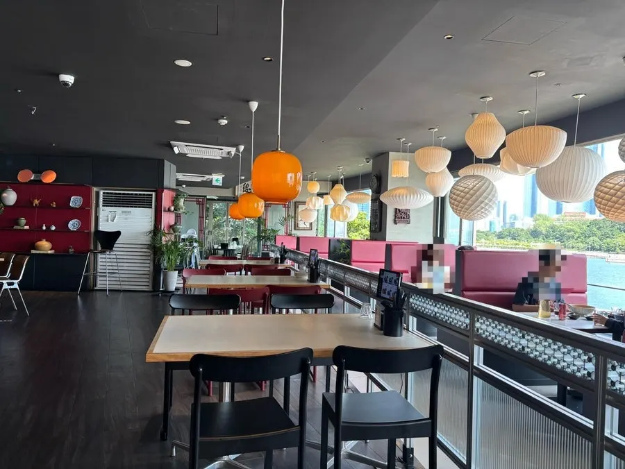View of the open floor-to-ceiling window seats