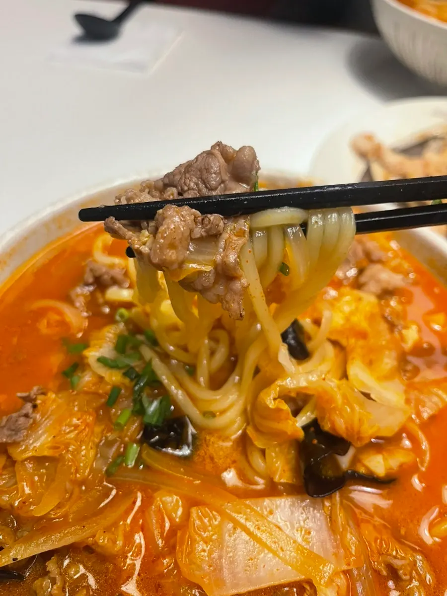 우삼겹 짬뽕 국물과 건더기