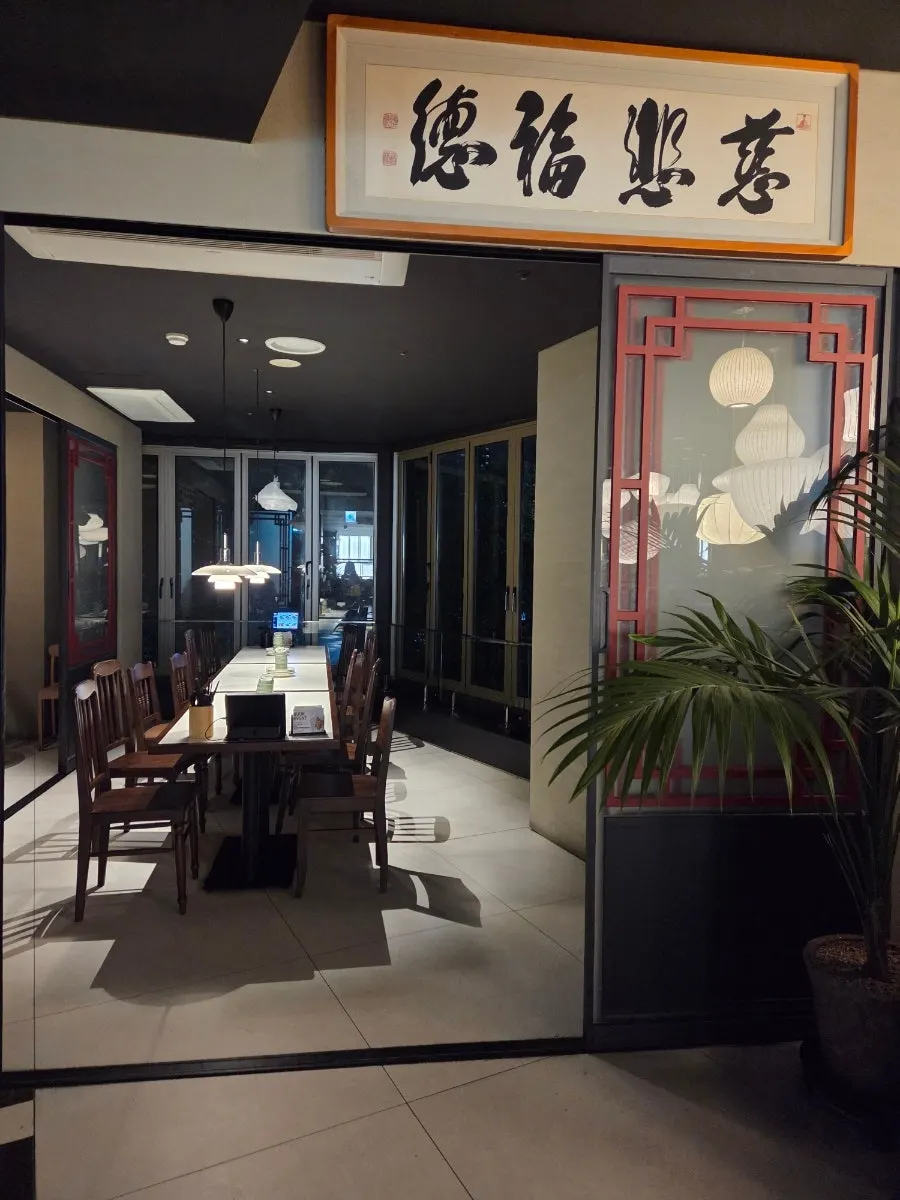 깔끔한 중식 레스토랑 홀 좌석