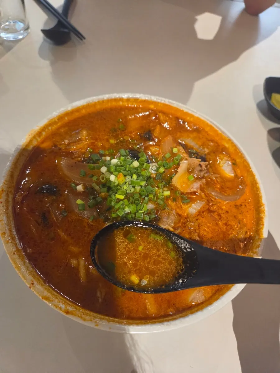 우삼겹 소고기 짬뽕 국물과 면