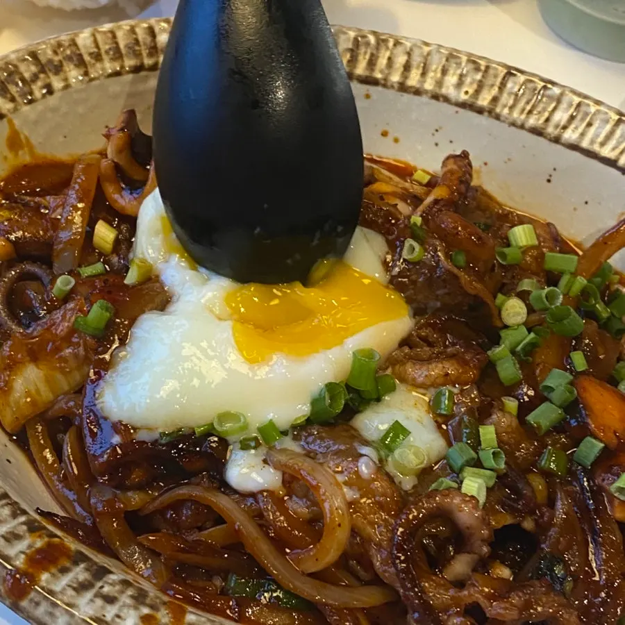 Octopus and vegetables stir-fried for the spicy rice bowl