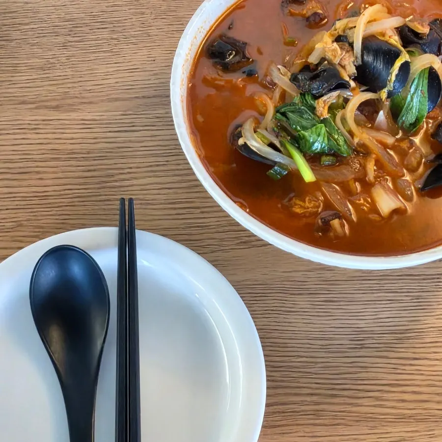 간짜장 면과 소스를 비빈 모습