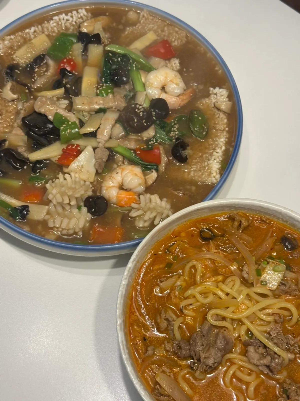 以海云台大海为背景的中餐用餐座位