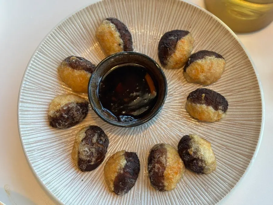 Jjamppong and ganjajang set together on the table