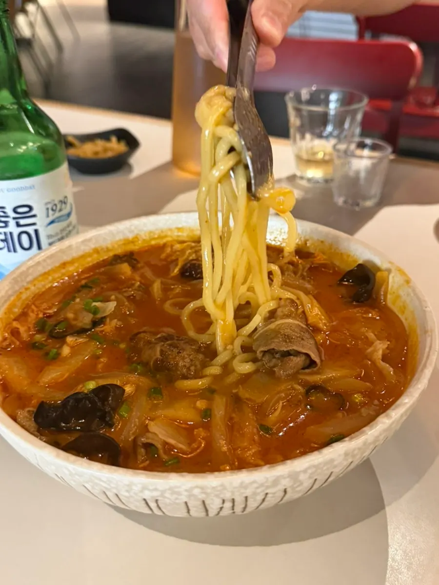 Evening drinking table with jjamppong and tangsuyuk together