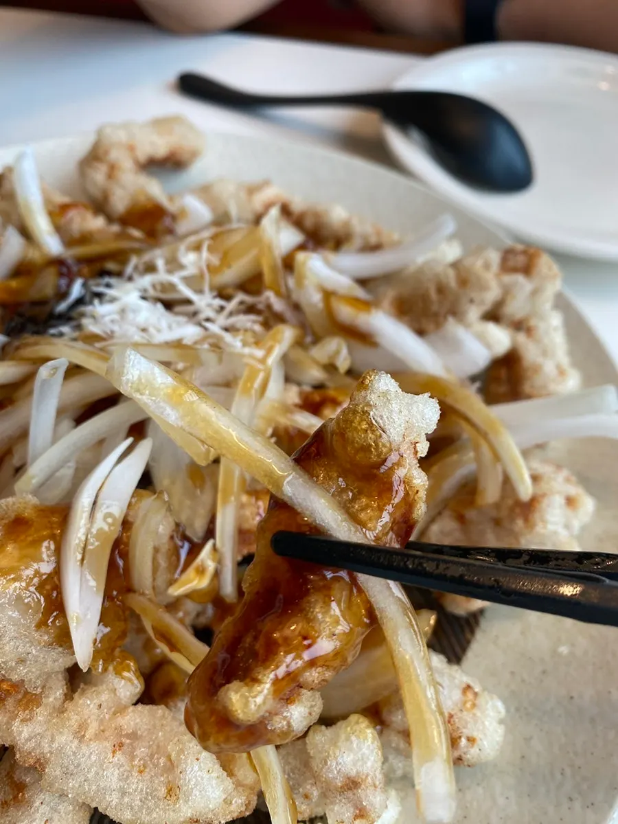 Freshly fried batter on the black vinegar tangsuyuk