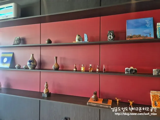 Simple and clean interior decor