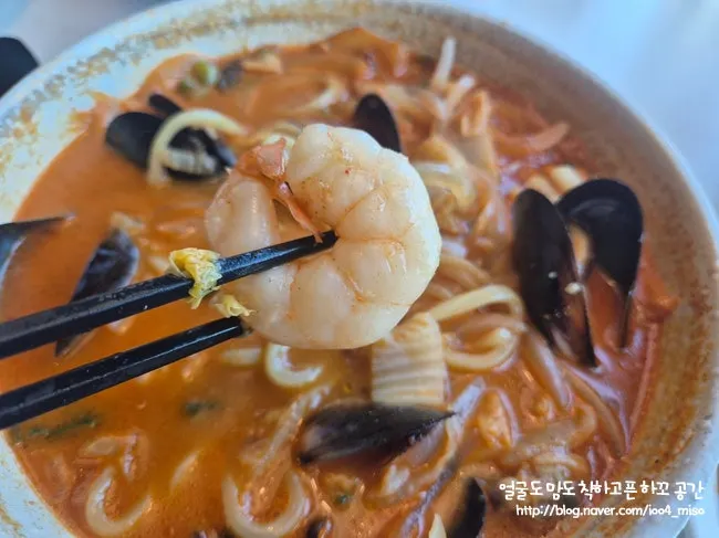 Close-up of seafood jjamppong with shrimp