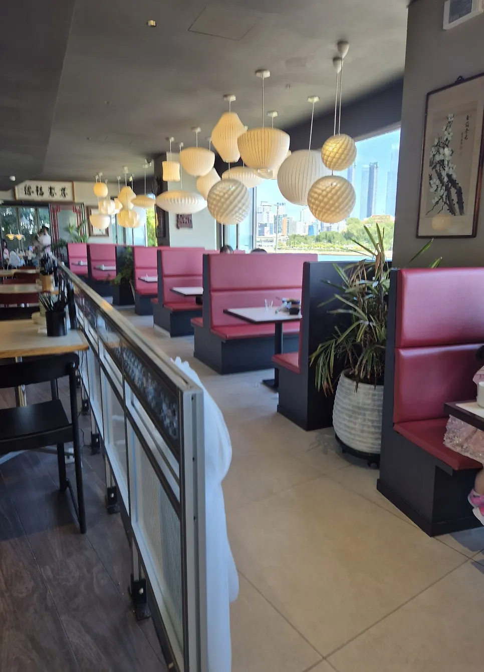 Bueokgan Chinese Marine City Branch dining hall interior