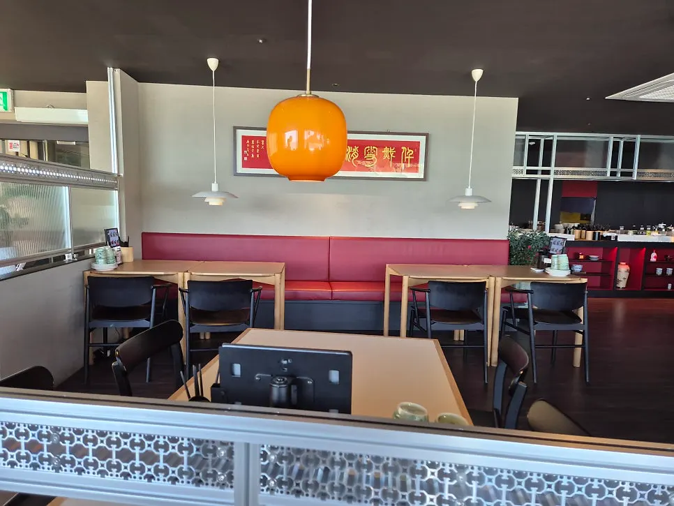 Table layout at Bueokgan Chinese Marine City Branch
