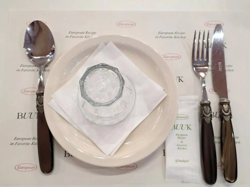 Table setting at Bueokgan Restaurant