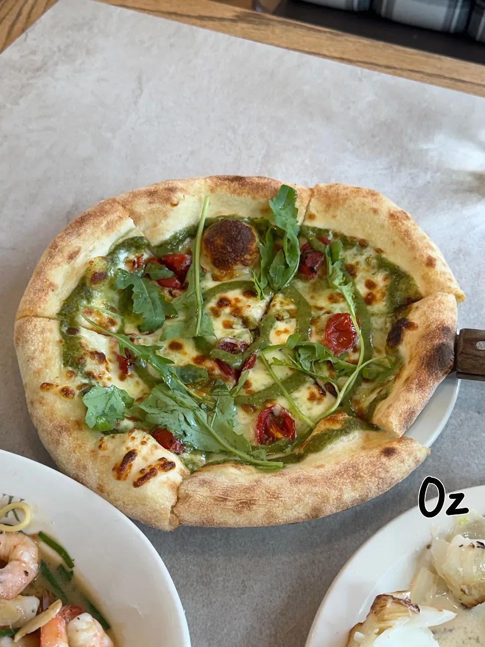 Bueokgan's basil margherita pizza